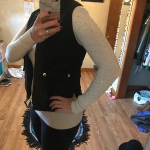 Express top with gold details